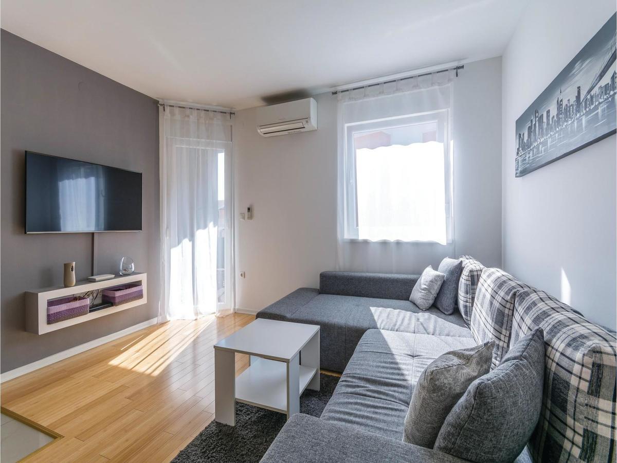 Two-Bedroom Apartment In Pula Extérieur photo